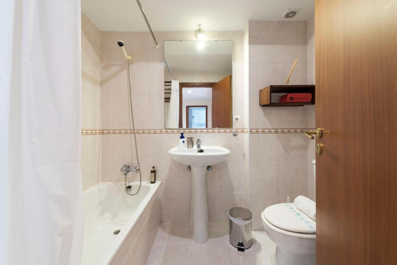 Lovelystay - Homey Feeling Flat W/ Free Parking Porto Kültér fotó